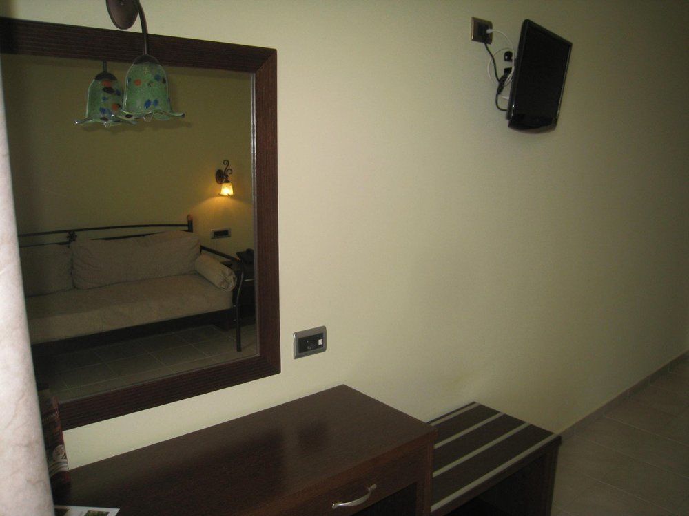 9 Queens Spa Hotel Лутра Едипсу Екстериор снимка