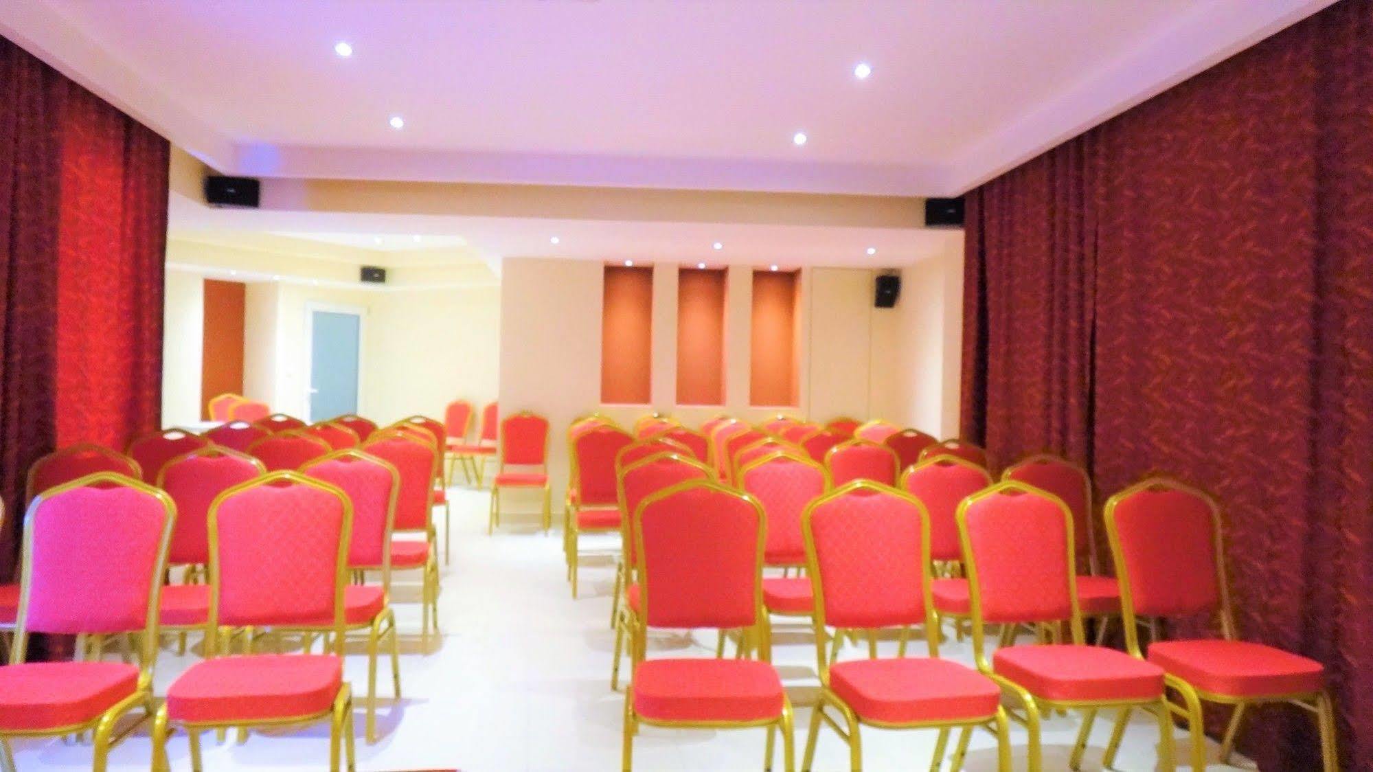 9 Queens Spa Hotel Лутра Едипсу Екстериор снимка