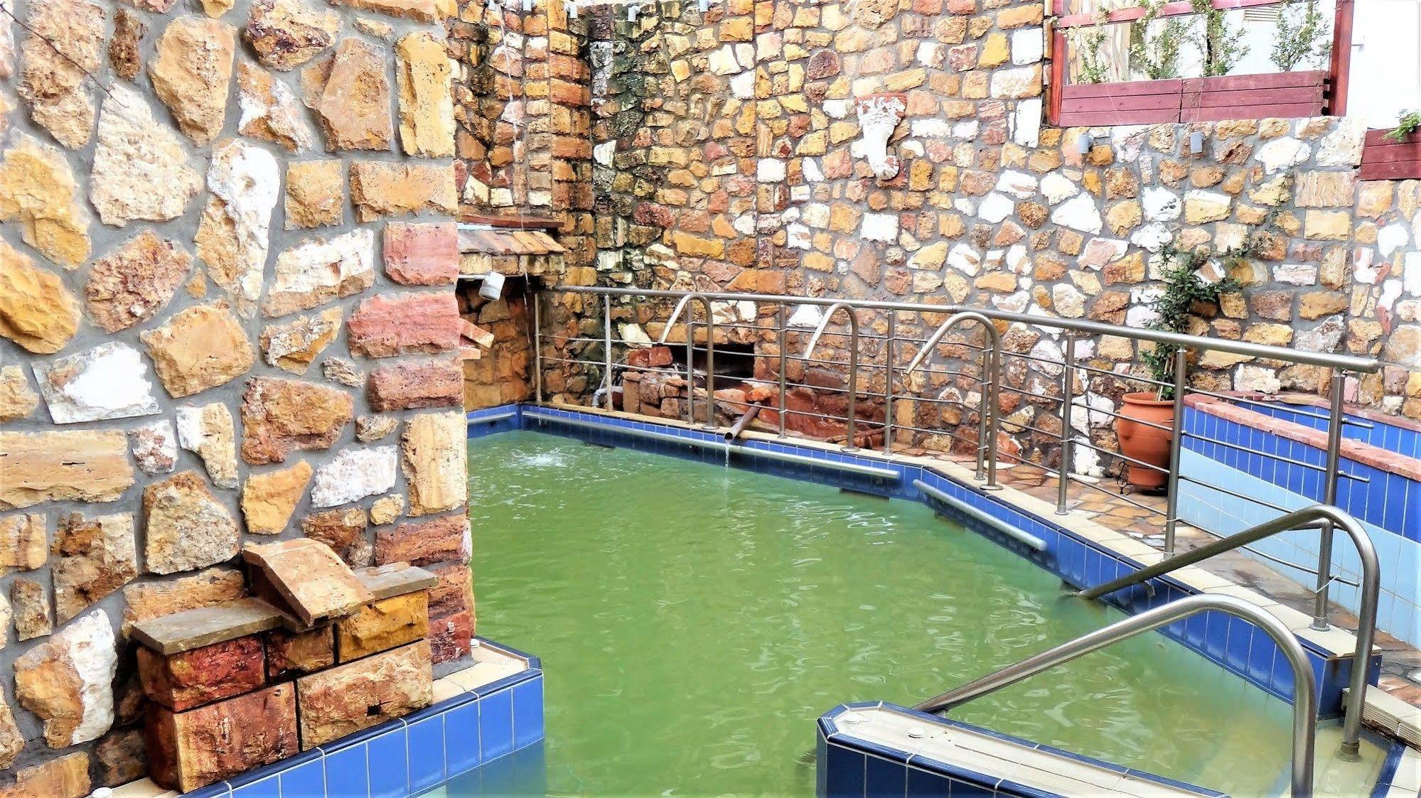 9 Queens Spa Hotel Лутра Едипсу Екстериор снимка